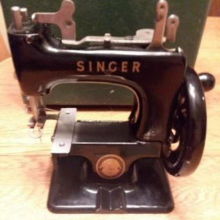 Vintage Singer Hand Crank Sewing Machine,  29952,