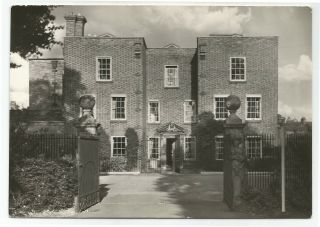 (p8399) Belgrave Hall.  Leicester Museums.  Vintage English Life Rp Postcard