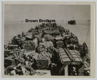 Vintage 1942 Wwii Crowded Lst In Convoy On Way To Invade Noemfoor Photo Bb