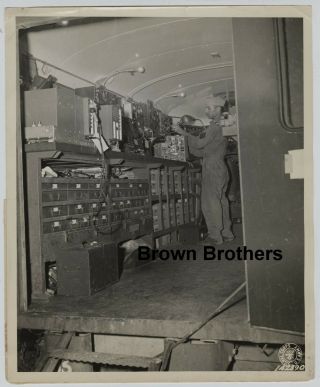 Vintage 1944 Wwii Us Army Signal Corps Radio Message Trailer Interior Photo - Bb