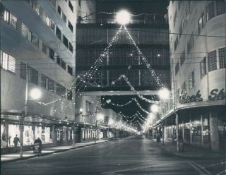 1957 Press Photo Night Scene Empty Street Christmas Lights 1950s Miami Florida