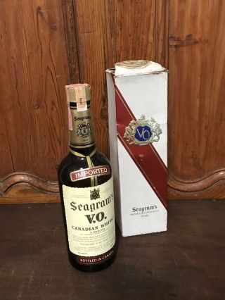 1976 Seagrams V.  O Canadian Whisky Bottle Vintage Rare