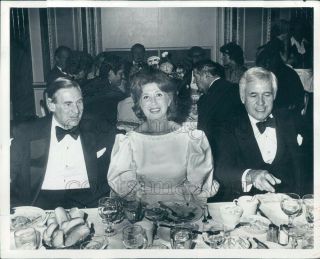 1980 Press Photo Opera Singer Beverly Sills With Husband Peter & Donald Gramm