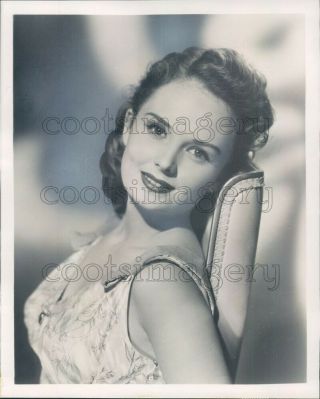 1955 Press Photo Lovely Actress Olive Sturgess 1950s