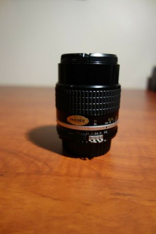 Vintage Nikon Nikkor 105mm F2.  5 Ai - S Camera Lens W/ Front & Back Caps