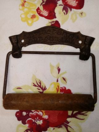 Ornate Antique A.  P.  W.  Albany N.  Y.  Toilet Paper Wood Holder Cast Iron Two Hands