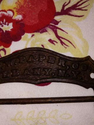 ORNATE antique A.  P.  W.  Albany N.  Y.  TOILET PAPER Wood HOLDER cast iron TWO HANDS 3