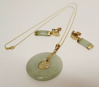 Lovely Ladies Vintage Solid.  585 14ct Gold & Jade Chinese Pendant & Earrings