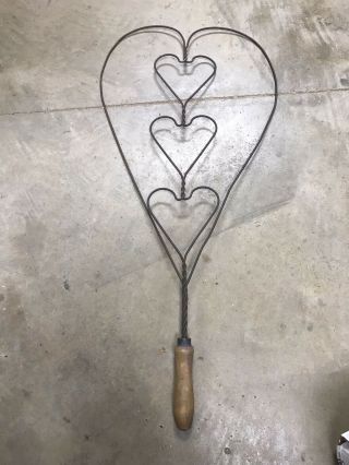Vintage Rug/carpet Wire Beater With Wood Handle Heart Design 28”x13”