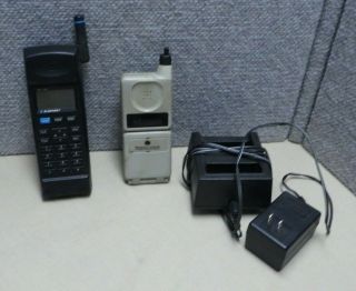 2 Vintage Brick Cell Phones Motorola Flip Blaupunkt With Charger Lyl