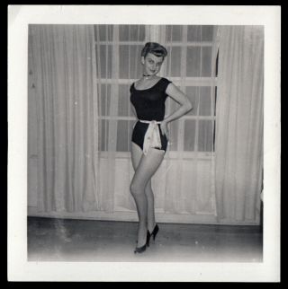 Long Luscious Legs & High Heel Housewife Woman Hot Pose 1950s Vintage Photo