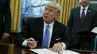 Donald Trump A.  T.  Cross Presidential Seal White House Bill Signer Pen Vip Gift