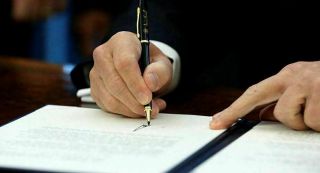 Donald Trump A.  T.  Cross Presidential Seal White House Bill Signer Pen VIP Gift 2