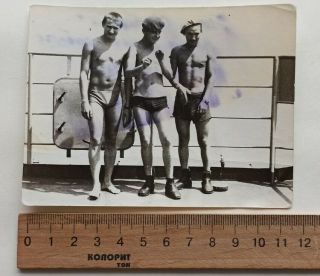 VINTAGE PHOTO Muscular Handsome Shirtless Guys Men Trunks Beach Gay interest 3