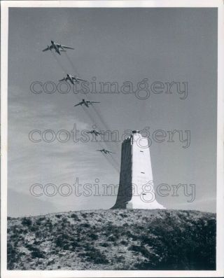 1963 Press Photo Military Jets Fly Over Wright Brothers Memorial Kitty Hawk
