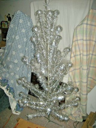 Vintage Splendor Pom - Pom Aluminum Christmas Tree 6 1/2 