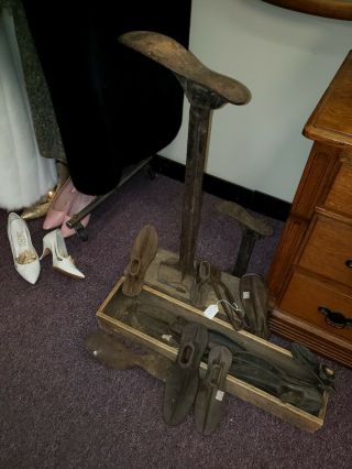 Antique Cast Iron Cobbler Shoe Boot Last Repair Stand Anvil In Wooden Block