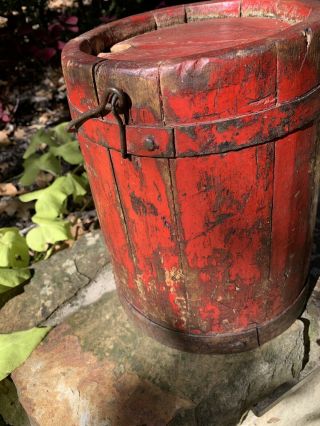 ANTIQUE PRIMITIVE WOODEN BUCKET IN OLD RED PAINT,  BAIL HANDLE 3