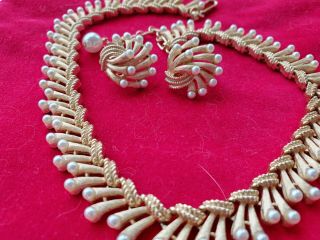 Vintage Trifari Brushed Gold Tone Design With Pearls Choker Necklace & Earrings