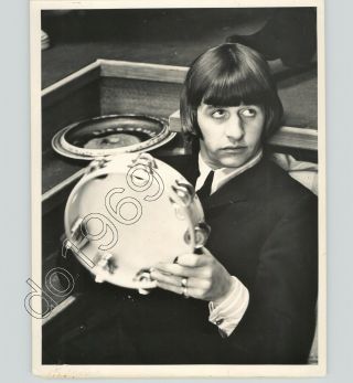 Vtg Candid Beatles Press Photo Ringo Starr W / Tambourine On Set Of Help 1965
