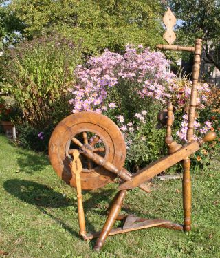 Antique Primitive Saxonian Wooden Spinning Wheel,  Early 19th Century