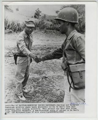 Eddie Adams Vintage 1963 Haitian & Dominican Soldiers Shake Hands Press Photo