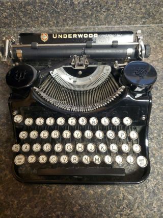 Vintage Underwood Portable Typewriter With Case.  Sus