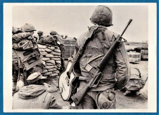 Vintage Photo Us Marine Soldier W M 16 Gun & Guitar Khe Sanh Vietnam War 1968
