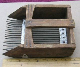 Antique Primitive Hand Made Blueberry Cranberry Berry Wooden Picker Rake Scoop