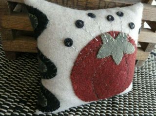 Primitive Stitchery Wool Applique Pin Cushion Tomato Penny Rug Tongues Pillow