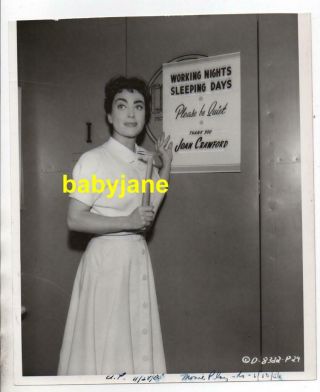 Joan Crawford 8x10 Photo Hangs Please Be Quiet Sign 1955 Autumn Leaves