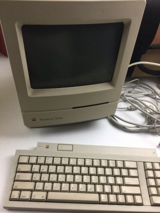 Vintage Apple Macintosh Classic Model M0420 Unit Powers Up With Keyboard