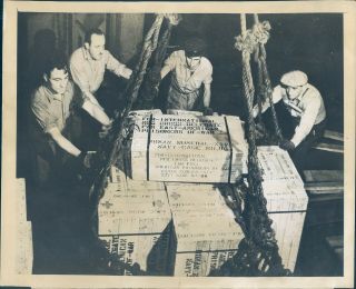 1944 Press Photo American Red Cross Supplies Prisoners Ship Boxes 8x10
