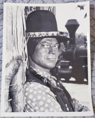 1965 Cbs Press Photo " The Wild Wild West " Ross Martin Indian Disguise