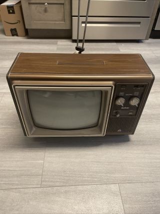 Vintage Quasar Color Tv 1976 Great For Gaming 15 Inch