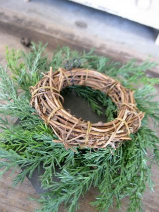 Small Primitive Christmas Wreath with Antique Tin Running Horse Cookie Cutter 2