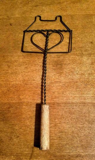 Vintage Heart & Home Metal Wire & Wood Rug Beater Primitive Country