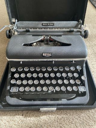 Antique Royal Quiet De Luxe Vintage Typewriter “the Hemingway” Wood Case 1940 