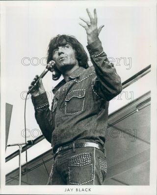 1974 Press Photo Singer Jay Black Of Jay & The Americans On Stage