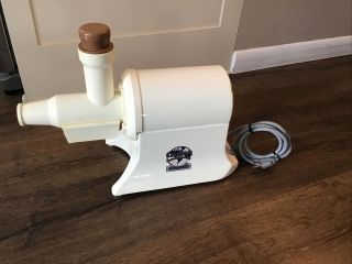 Vintage Champion Heavy Duty Commercial Juicer 1/3hp 115v G5 - Ng - 853s White