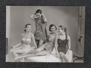 Lqqk Vintage 1950s,  A Few Lovely Hollywood Fashion Glamour Girls 28