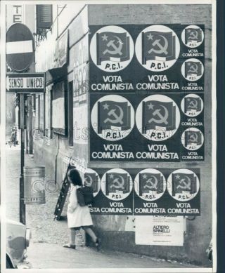 1976 Press Photo Girl Walks Past Communist Election Posters 1970s Rome
