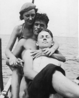 Vintage Photo: Boat Swimsuits Swimmers Men Male Woman Affectionate 40 