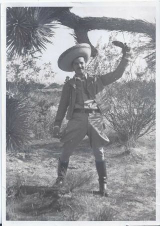 1942 SNAPSHOT PHOTO SENIOR LEN & 1900 YEAR OLD JOSHUA PALM TREE MOJAVE DESERT 2