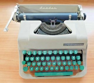 Vintage Underwood Leader Portable Typewriter With Case In Order