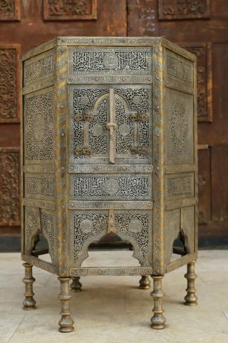 Islamic Mamluk Arabic Cairoware Kursi Silver Inlaid Brass Ottoman Table 86 Cm