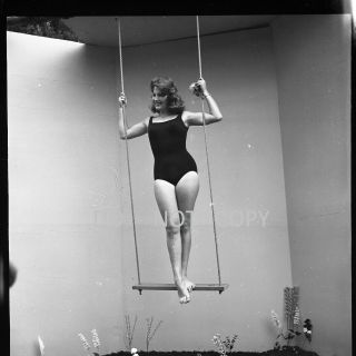 N412 1960 ' S NEGATIVES.  GORGEOUS SEXY LADY MODEL IN SWIMSUIT ON SWING,  IMAGES 2