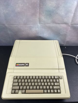 Apple Vintage Personal Computer,  Model Iie 2e A2s2064