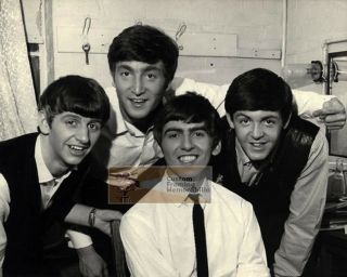 The Beatles 2 John Lennon Paul Mccartney George Harrison Ringo 8x10 Photo Pic