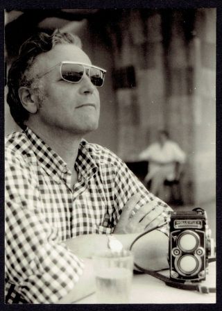 Camera Vintage Photo Man With A Camera Rolleiflex (3600)